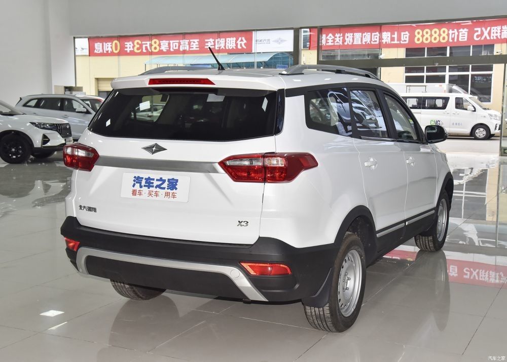 Espacio grande 7 Seat SUV Baic Ruixiang X3 de SUV del deporte de la gasolina compacta del vehículo 1.5L