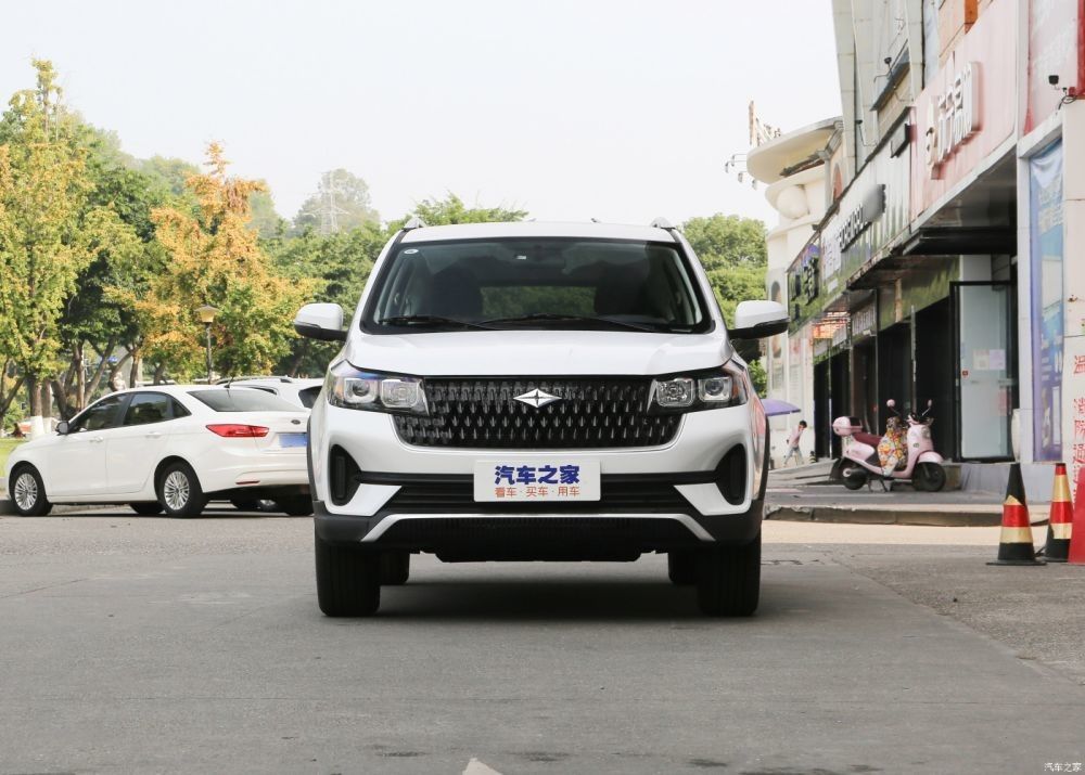 Espacio grande 7 Seat SUV Baic Ruixiang X3 de SUV del deporte de la gasolina compacta del vehículo 1.5L