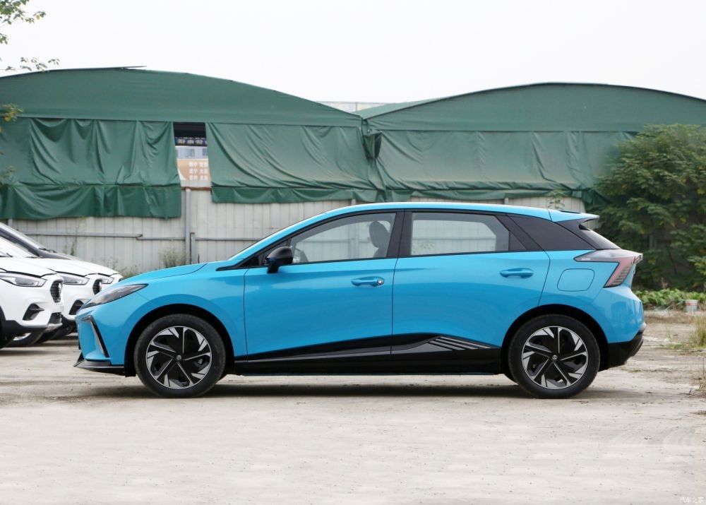 4 ruedas 5 Seat del vehículo 4 de New Energy de la ventana trasera de las puertas LHD los 425km MG4 EV