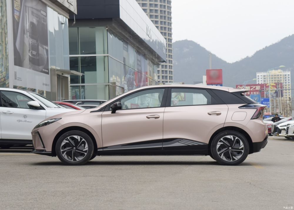 Sedán eléctrico de los deportes de New Energy de la ventana trasera de MG4 MULAN EV del kilometraje eléctrico de los coches los 425km