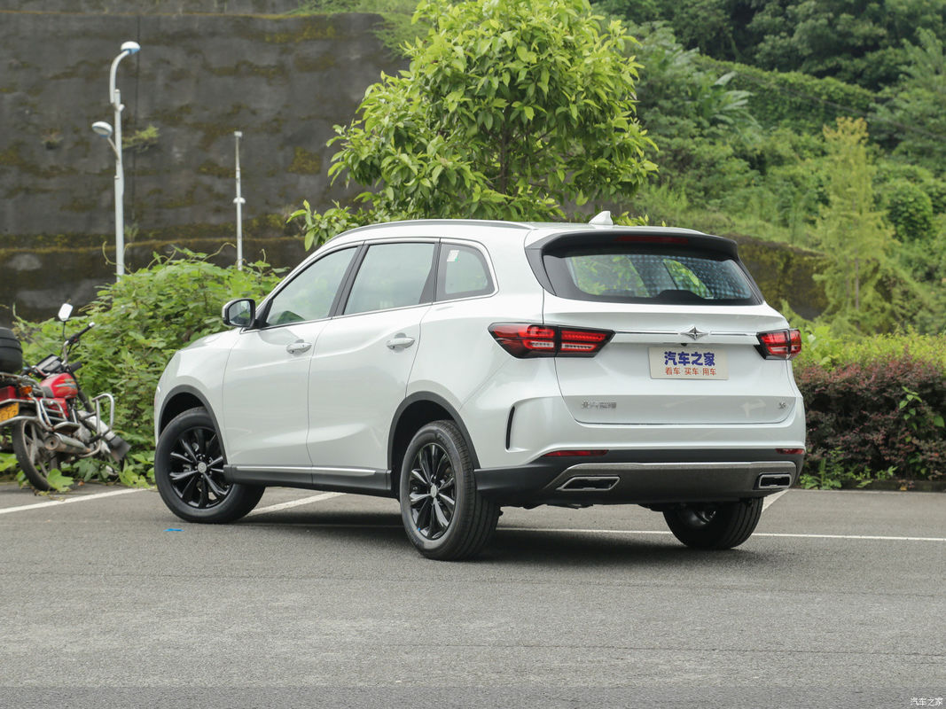 Aprovisione de combustible 1.5t el vehículo de tamaño mediano de la gasolina de SUV Baic Ruixiang X5 180km/H de la gasolina de los asientos del motor 5/7
