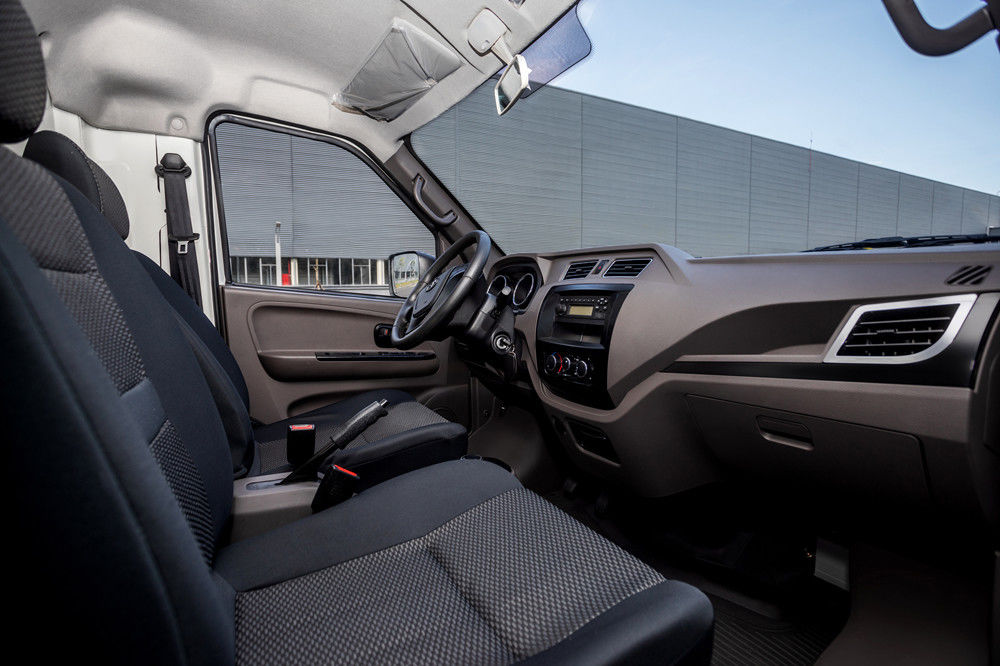 2 Seat Electric Work Van 220km Range Minivan de alta velocidad 90Km/H completamente eléctrico