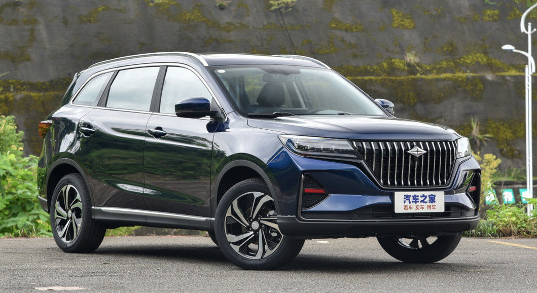 1.5T gasolina media de lujo SUV para el uso de la familia con cinco puertas en el 180KM