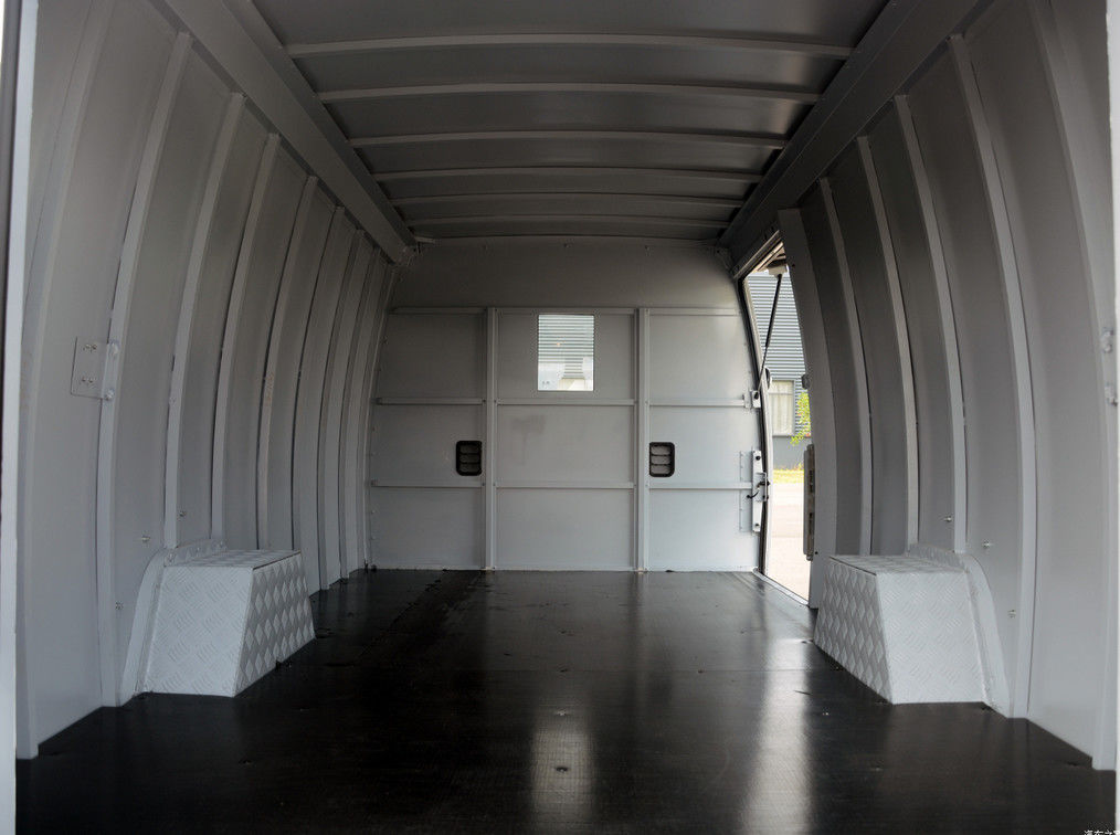 El cargo eléctrico Van Vehicle del transporte de la caja los 5m se extiende de largo los 305km cuatro puertas