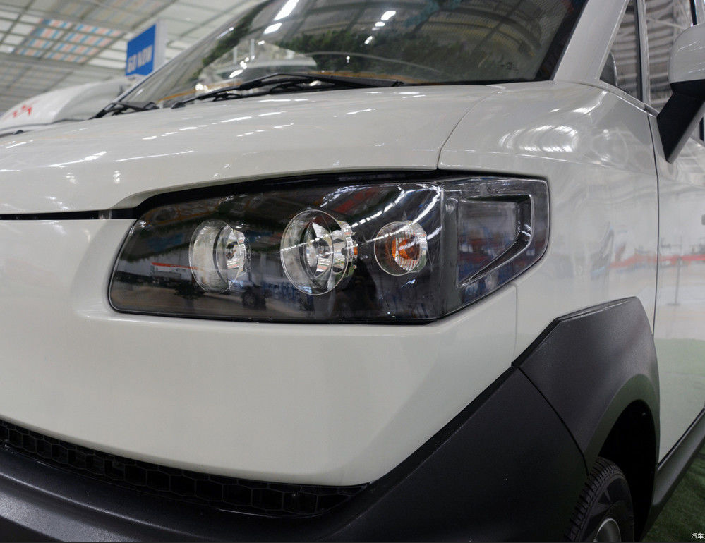 El cargo eléctrico Van Vehicle del transporte de la caja los 5m se extiende de largo los 305km cuatro puertas