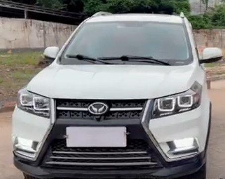 Alta configuración del techo corredizo del inventario del espacio grande panorámico de Baic RUIXIANG 1.5L SUV 5MT