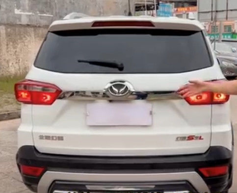 Alta configuración del techo corredizo del inventario del espacio grande panorámico de Baic RUIXIANG 1.5L SUV 5MT