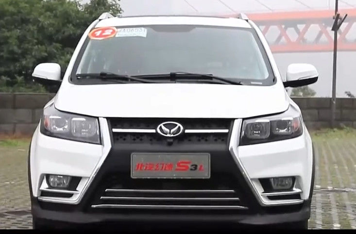 Vehículo de la gasolina de los asientos de las puertas 7 de SUV 5 del inventario de BAIC 1.5L 113 caballos de fuerza