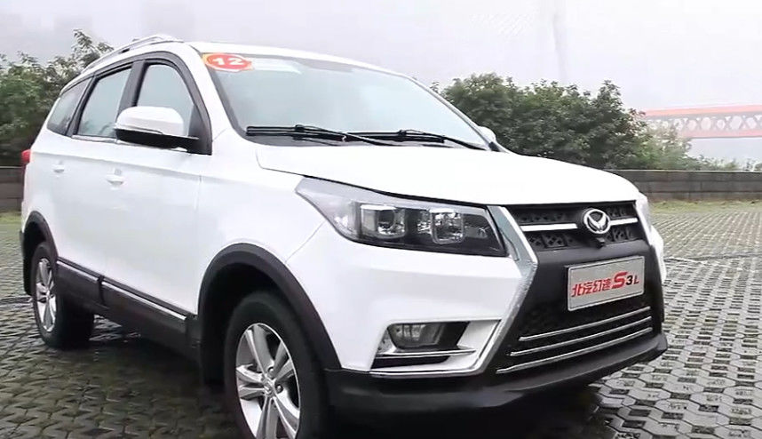Vehículo de la gasolina de los asientos de las puertas 7 de SUV 5 del inventario de BAIC 1.5L 113 caballos de fuerza