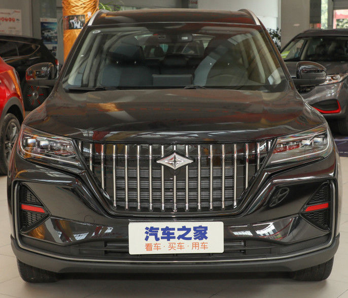 Ventana trasera SUV de la gasolina de BAIC con el tanque de aceite 55L y 180kmh máximo SUV de tamaño mediano