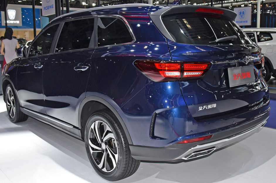 Ventana trasera SUV de la gasolina de BAIC con el tanque de aceite 55L y 180kmh máximo SUV de tamaño mediano