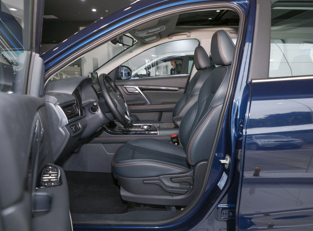 Gasolina 7-Seater SUV de High Tech de BAIC con 6 la ventana trasera del combustible del engranaje 1.5L