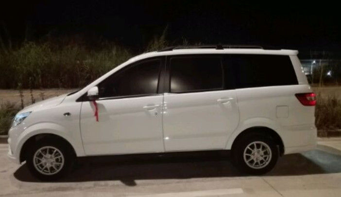 BAIC Inventory Van 1.5L Gasolina Vehículo multipropósito MPV 5MT H2E de China