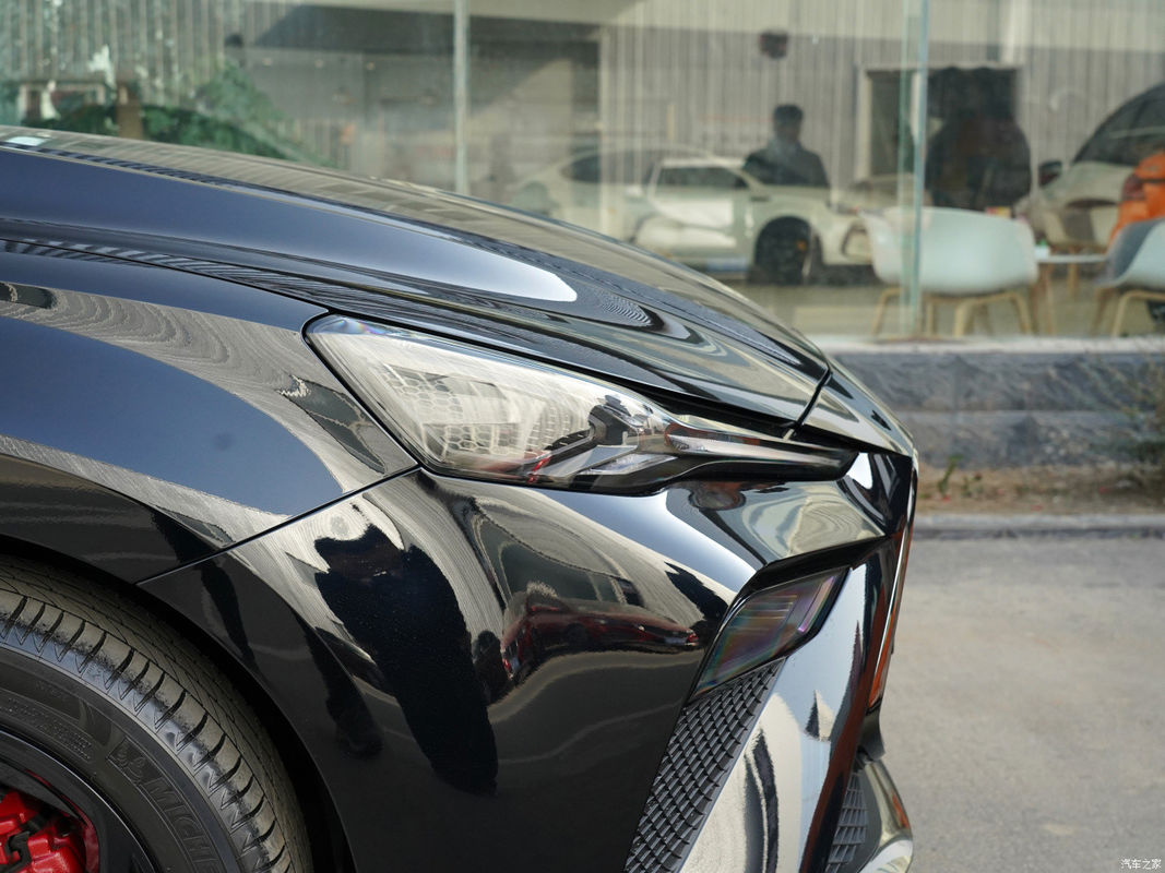 4 coches de la ventana trasera de la gasolina de la rueda MG5 conducen los coches del vehículo de la impulsión de la mano izquierda de 4-Door 5-Seat