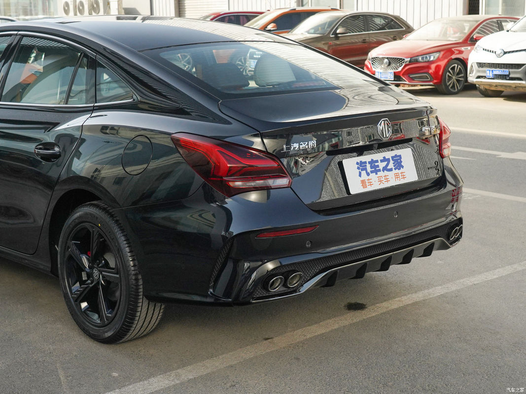 4 coches de la ventana trasera de la gasolina de la rueda MG5 conducen los coches del vehículo de la impulsión de la mano izquierda de 4-Door 5-Seat