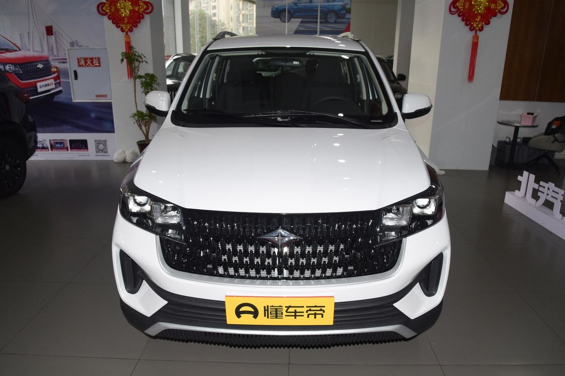 7 asientos SUV con motor de gasolina BAIC RUIXIANG X3 Espacio de maletero flexible Blanco Vehículo deportivo utilitario