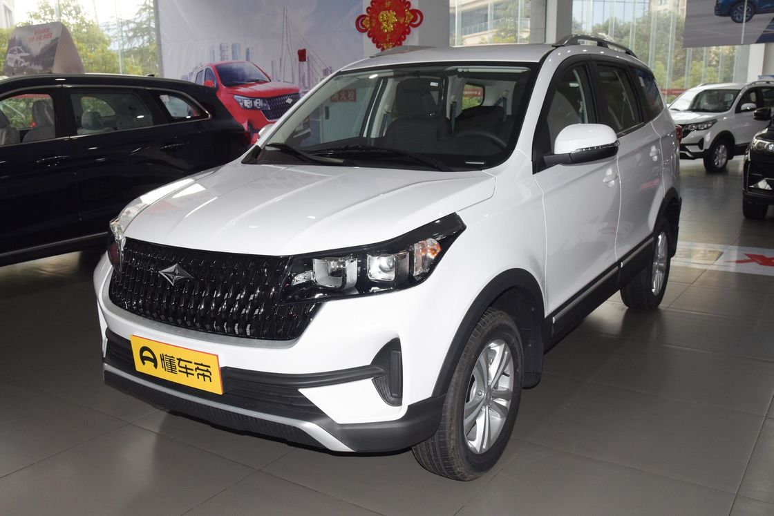 7 asientos SUV con motor de gasolina BAIC RUIXIANG X3 Espacio de maletero flexible Blanco Vehículo deportivo utilitario