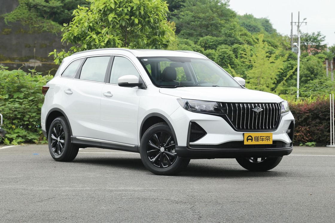 Vehículo SUV con motor de gasolina con frenos de disco ventilados con sujeción automática