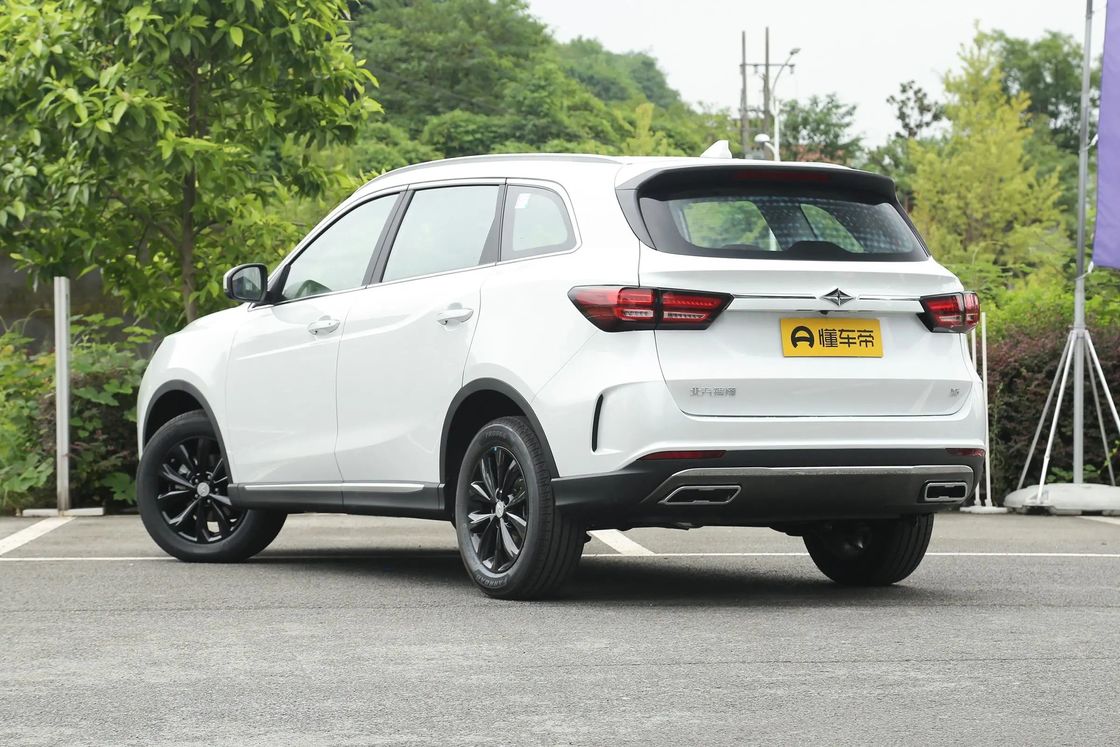 Vehículo SUV con motor de gasolina con frenos de disco ventilados con sujeción automática