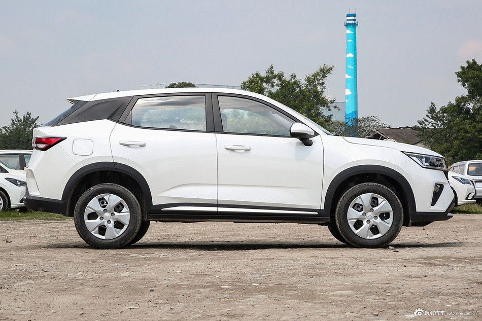 Blanco SUV de gasolina de alta velocidad Auto de 5 puertas de 5 asientos para adultos en stock