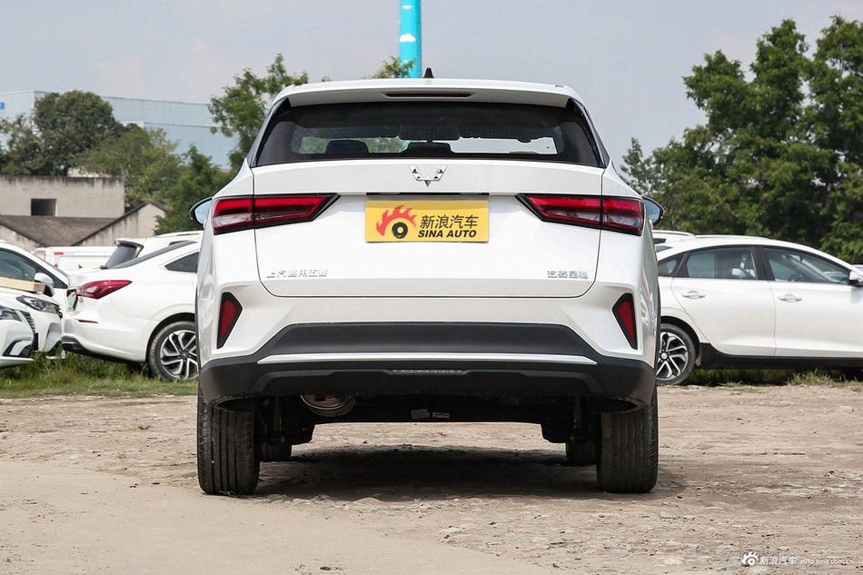 Blanco SUV de gasolina de alta velocidad Auto de 5 puertas de 5 asientos para adultos en stock