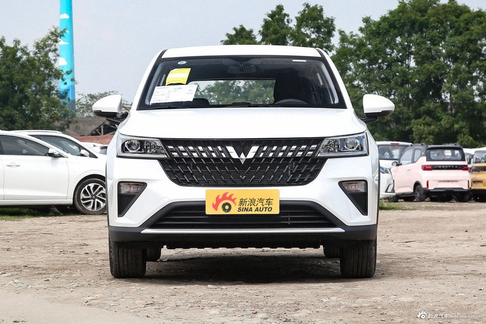 Blanco SUV de gasolina de alta velocidad Auto de 5 puertas de 5 asientos para adultos en stock