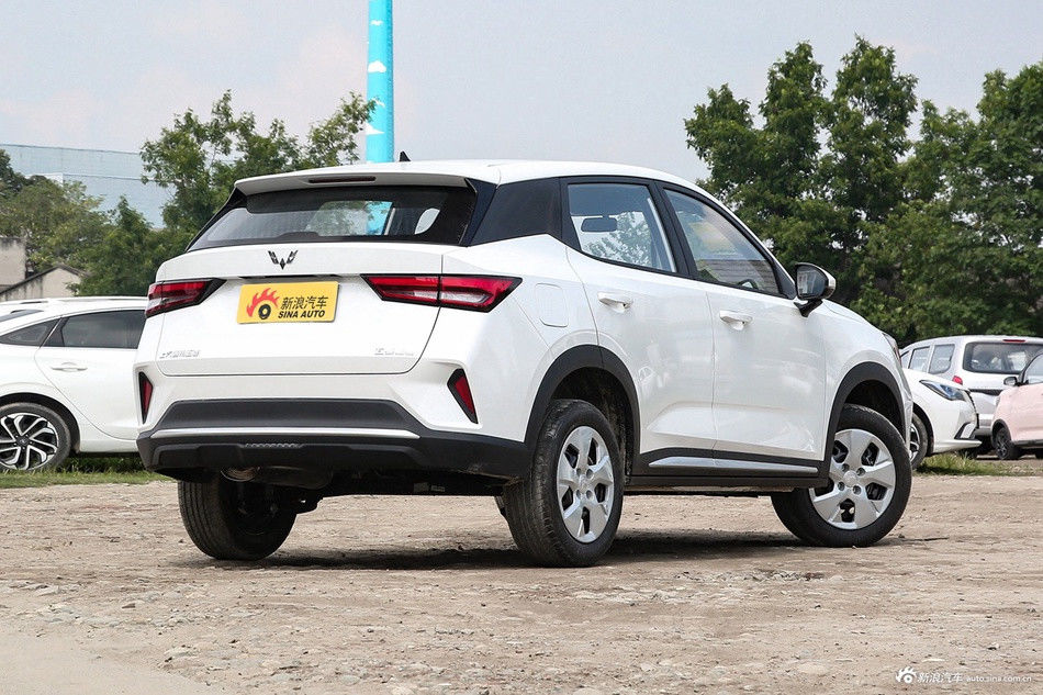 Blanco SUV de gasolina de alta velocidad Auto de 5 puertas de 5 asientos para adultos en stock