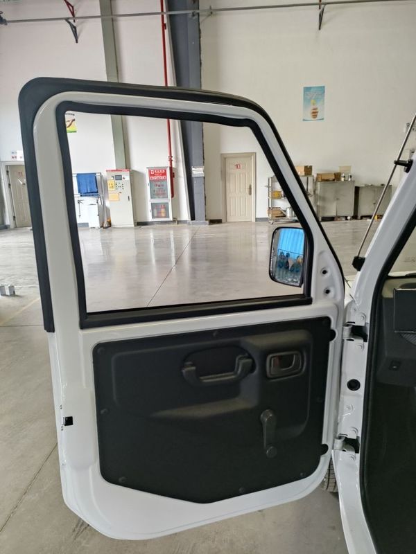 (certificado CEE) Camionetas eléctricas de gran potencia Peso bruto kg 1370 Potencia nominal kW 4 kW