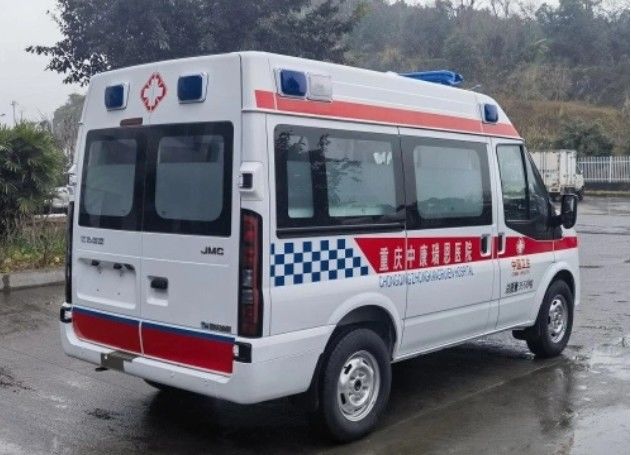 Buen fabricante Vehículo modificado de ambulancia Aceite diesel Combustible 160 Velocidad máxima (km/h)
