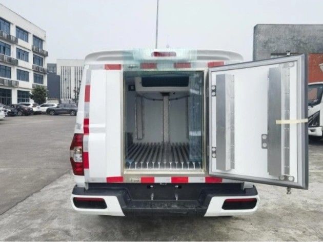 Camiones refrigerados con aceite diesel de 1,99 metros de altura en los sectores farmacéutico y biomédico