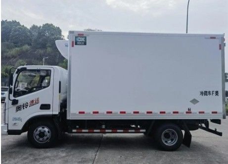 Mejor vendido Buena reputación Blanco Diesel Oil Food Modificado Furgoneta de la caja frigorífica Camión Con 3360 mm de distancia entre ejes