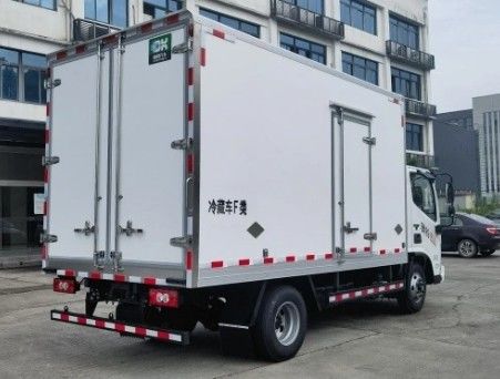 Vehículo refrigerado diesel/4X2 Vehículo de transporte refrigerado 3 Pasajeros