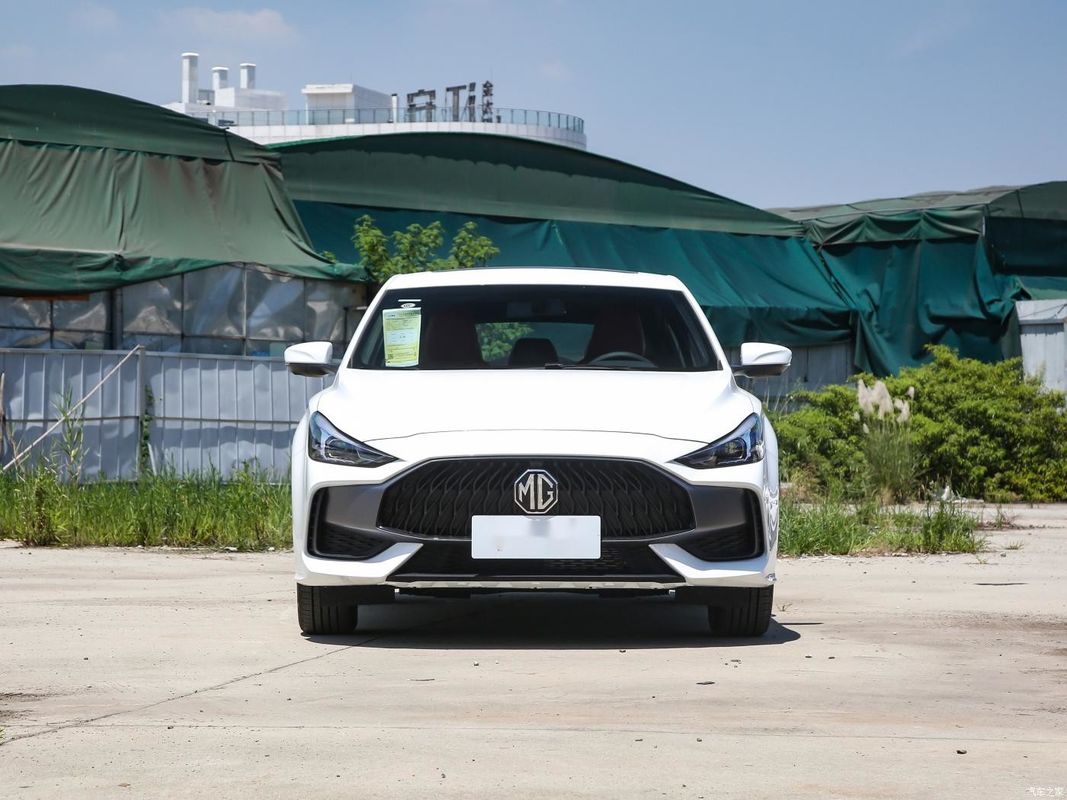 Venta caliente 2023 MG5 1.5L 180DVVT 5 asientos 4 puertas Sedan automático Blanco/amarillo Autos de gasolina versión de lujo