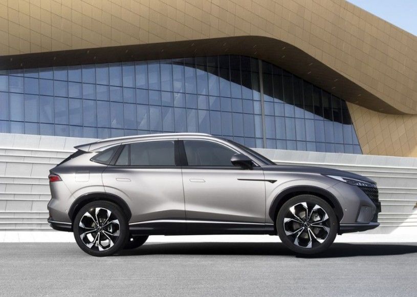 Venta caliente Roewe RX5 vehículo versión superior en stock 4 puertas 5 asientos